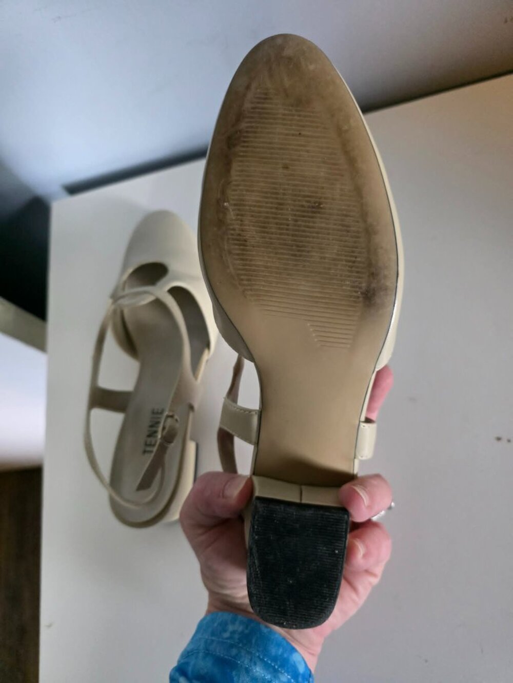 "JENNIE" Cream/Beige Cutout T-Strap Slingback Pumps. 7.5 - Picture 13 of 13